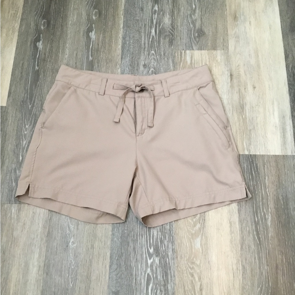 Magellan Outdoors Women's Beige Cargo Shorts